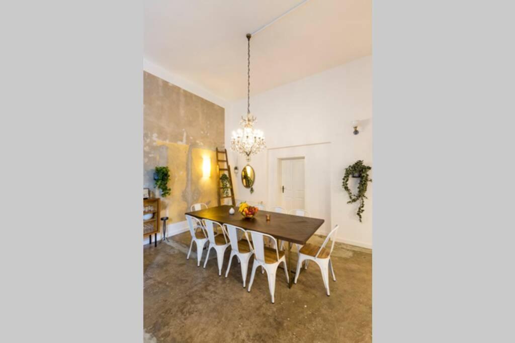 Unique Bohemian Loft Appartamento Berlino